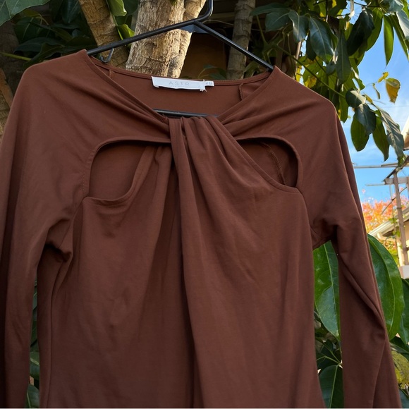 ASTR The Label brown long sleeve bodysuit! - Picture 2 of 4